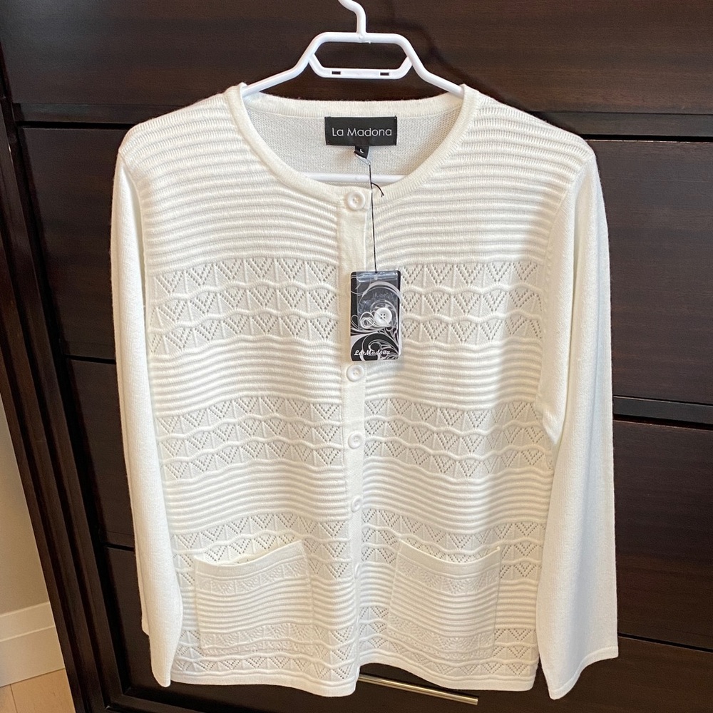 La Madona size large white knit cardigan with pockets & buttons, very soft & NWT